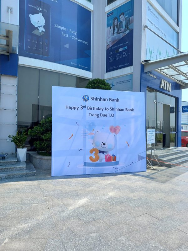 Backdrop sự kiện mừng sinh nhật lần thứ 3 của ngân hàng Shinhan Bank Tràng Duệ