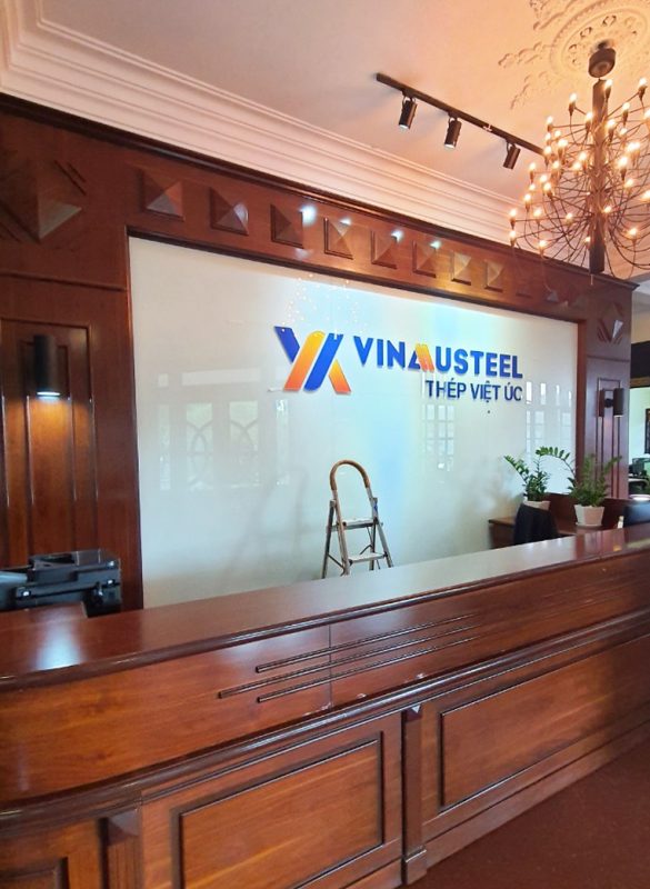 Thi công logo backdrop văn phòng cho Thép Việt Úc