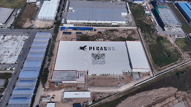 Thi công sơn vẽ logo lên mái nhà máy Pegasus, KCN Đại An tỉnh Hải Dương