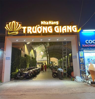 Thi công lắp đặt biển quảng cáo ngoài trời cho Nhà Hàng Trường Giang