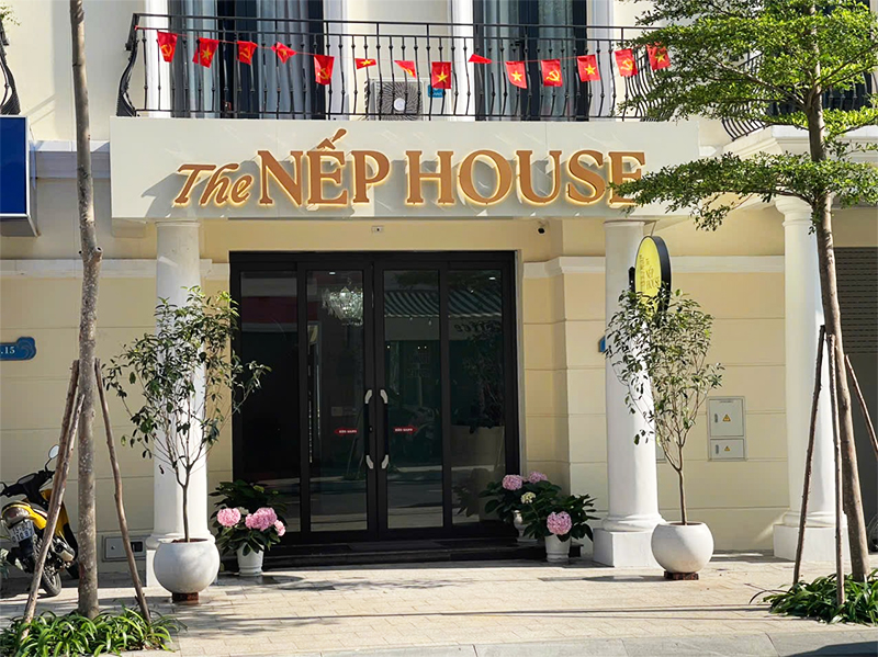 Thi công lắp đặt biển hiệu quảng cáo khách sạn The NẾP HOUSE tại Đồi Rồng, Đồ Sơn, Hải Phòng